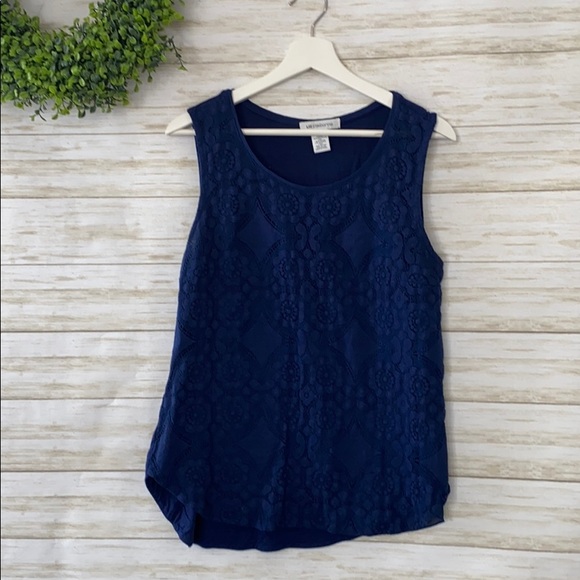 Liz Claiborne Tops - Liz Claiborne Sleeveless Lace Front Top